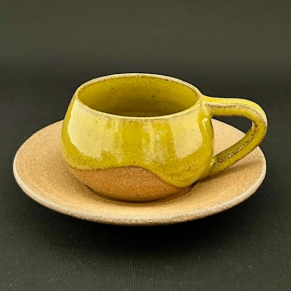 Xícara de Café açafrão com pires